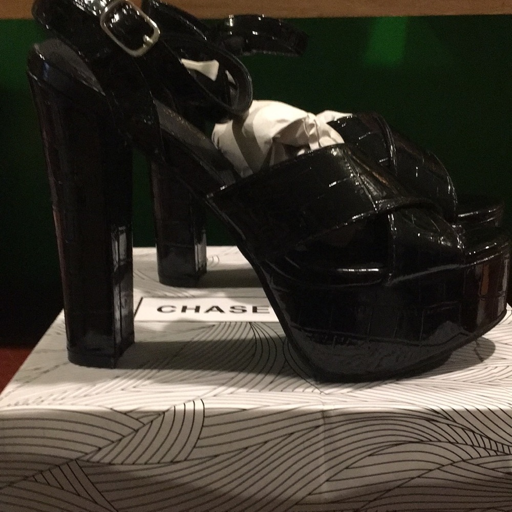 Chase and Chloe 6.5 black platform chunky new/box!